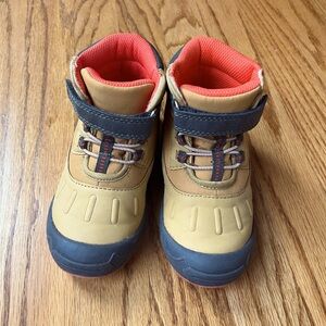 Stride Rite 360 Kids Nebraska 2.0 Snow/Winter Boot. Size 9M/W. Orange/Tan/Black.